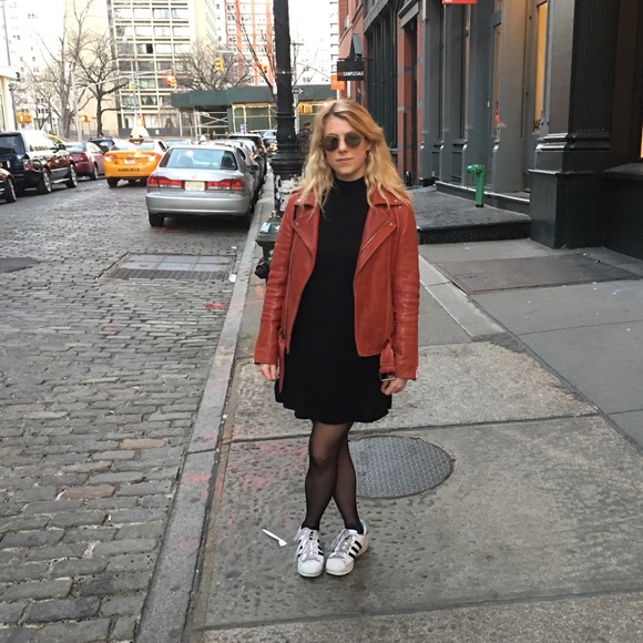 Meet your Posher, Mia - Picture 1 of 1